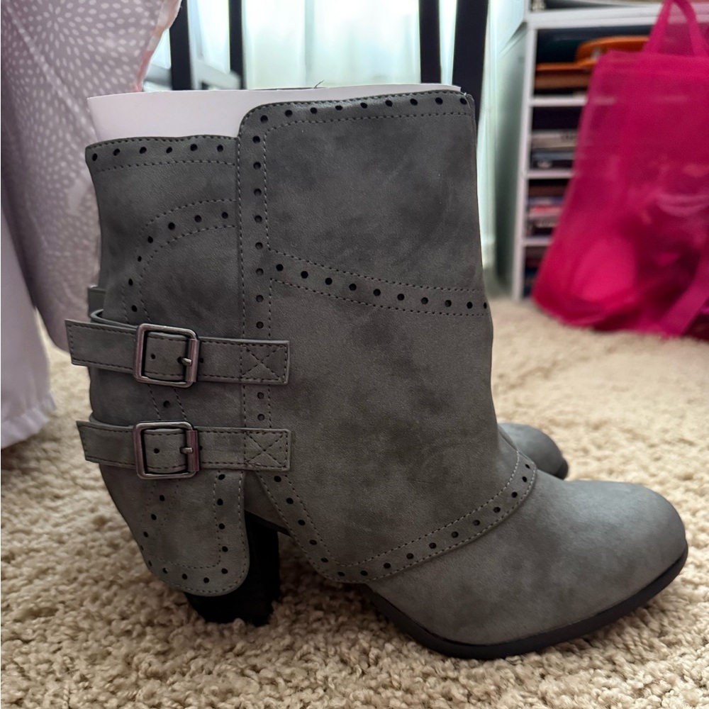 Not Rated grey boots